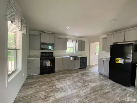 820 Empire, Ishpeming, MI 49849 photo 6