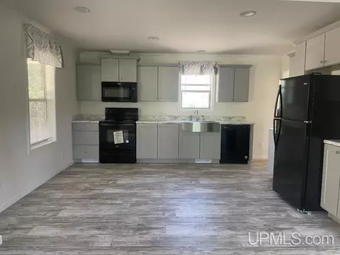 820 Empire, Ishpeming, MI 49849 photo 8