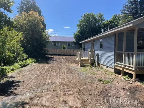 820 Empire, Ishpeming, MI 49849 photo 4