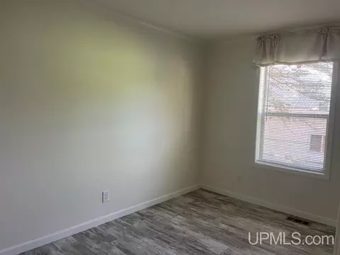 820 Empire, Ishpeming, MI 49849 photo 16
