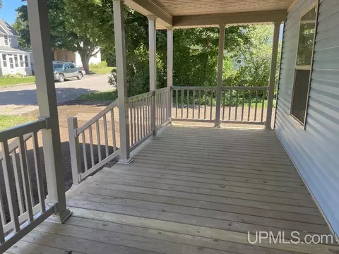 820 Empire, Ishpeming, MI 49849 photo 3