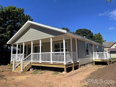 655 Maurice, Ishpeming, MI 49849 photo 2