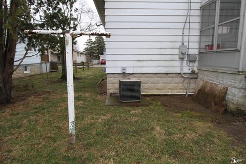 1126 Adams, Monroe, MI 48161 photo 5