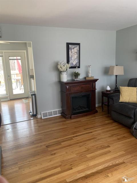 1112 Lavender St, Monroe, MI 48162 photo 3