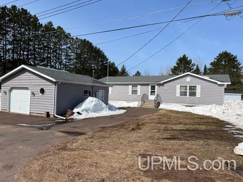 1109 Charles St, Wakefield, MI 49968 photo 2