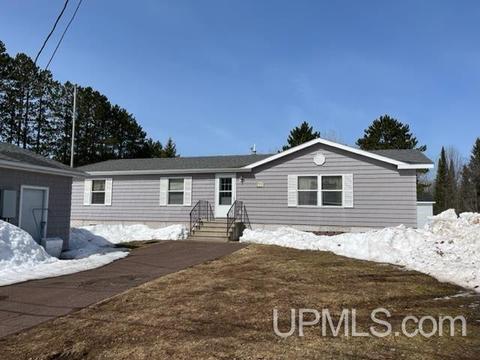 1109 Charles St, Wakefield, MI 49968 photo 1