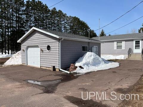 1109 Charles St, Wakefield, MI 49968 photo 3