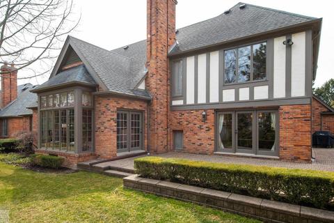 32 Windemere Pl, Grosse Pointe Farms, MI 48236 photo 2