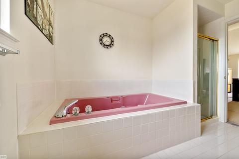 22548 Rambling Dr, Macomb, MI 48044 photo 26