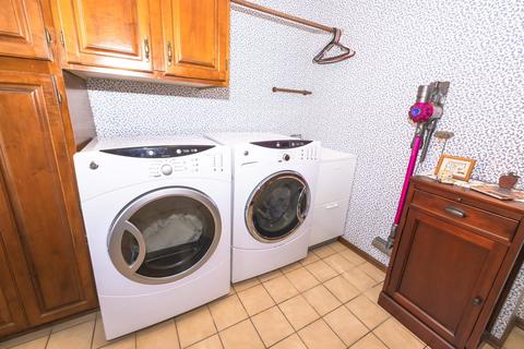 1284 Springborrow Dr, Flint, MI 48532 photo 38
