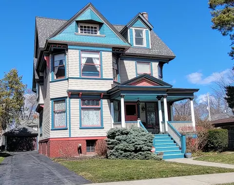1911 Center, Bay City, MI 48708