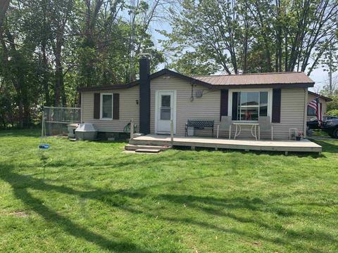 2119 Oak St, Standish, MI 48658