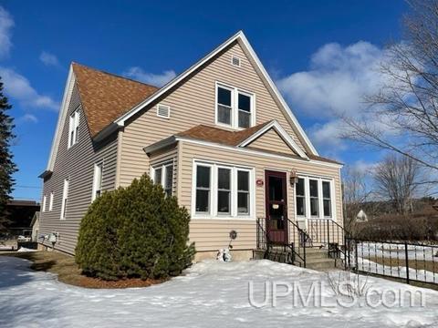 427 Section St, Norway, MI 49870