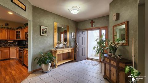 2952 E Country Ln, Monroe, MI 48162 photo 3
