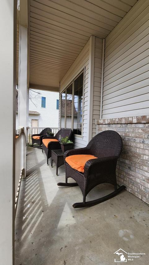 2952 E Country Ln, Monroe, MI 48162 photo 2