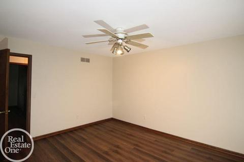 45850 Berthoud Dr, Macomb, MI 48044 photo 13