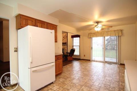 45850 Berthoud Dr, Macomb, MI 48044 photo 10