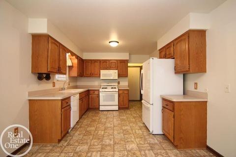 45850 Berthoud Dr, Macomb, MI 48044 photo 7