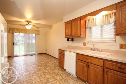 45850 Berthoud Dr, Macomb, MI 48044 photo 9