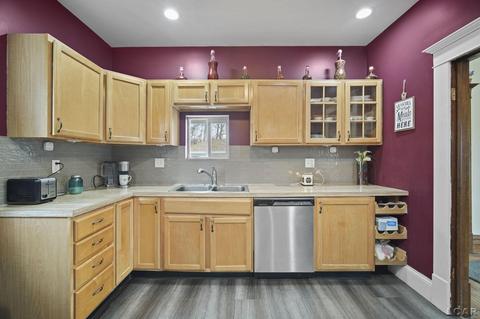 904 E Maumee St, Adrian, MI 49221 photo 11