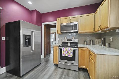 904 E Maumee St, Adrian, MI 49221 photo 12