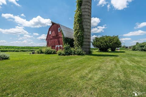 9269 Dixon Rd, Monroe, MI 48161 photo 2