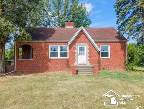 13241 Carleton W, Carleton, MI 48117 photo 1