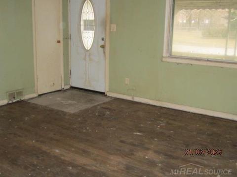 1334 E Maxlow, Hazel Park, MI 48030 photo 2