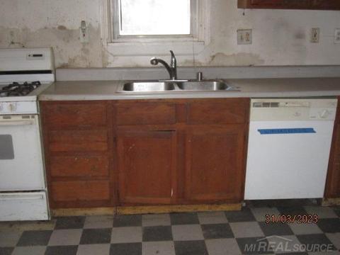 1334 E Maxlow, Hazel Park, MI 48030 photo 3