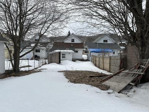 321 E Onota, Munising, MI 49862 photo 22