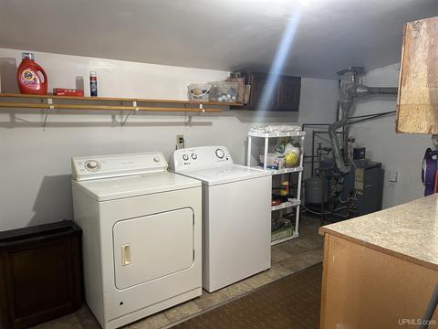321 E Onota, Munising, MI 49862 photo 11