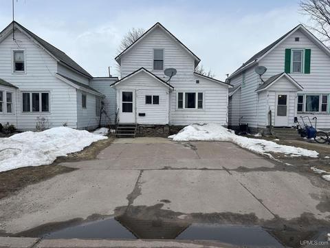 321 E Onota, Munising, MI 49862 photo 1