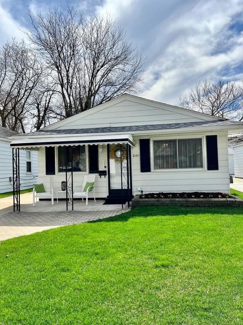 2181 Ridgemont, Grosse Pointe Woods, MI 48236