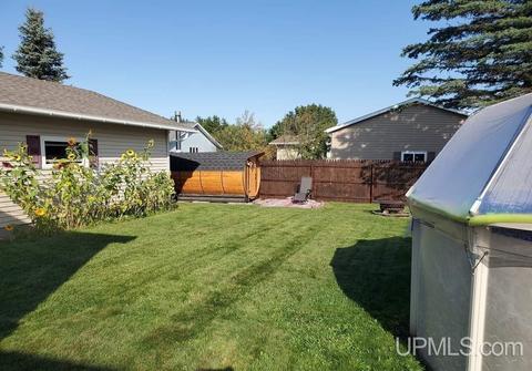 1650 Glenwood Ln, Ishpeming, MI 49849 photo 2