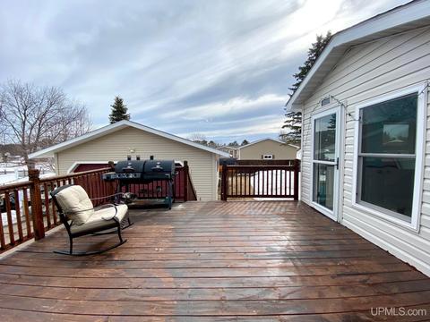 1650 Glenwood Ln, Ishpeming, MI 49849 photo 3