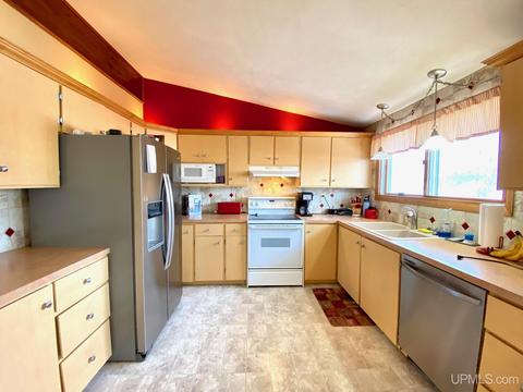 1650 Glenwood Ln, Ishpeming, MI 49849 photo 13