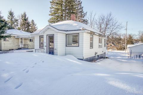 809 E B, Iron Mountain, MI 49801 photo 3