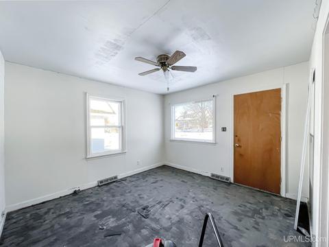 809 E B, Iron Mountain, MI 49801 photo 9