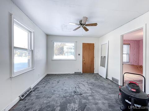 809 E B, Iron Mountain, MI 49801 photo 7