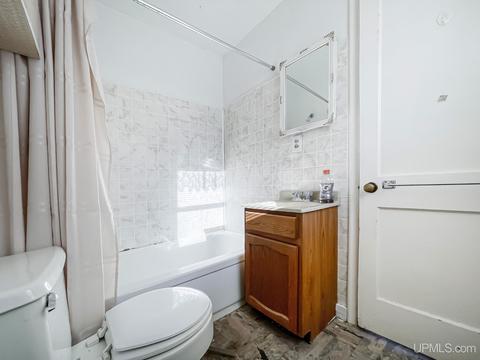 809 E B, Iron Mountain, MI 49801 photo 17