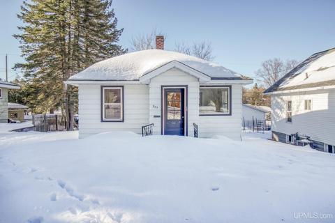 809 E B, Iron Mountain, MI 49801 photo 1