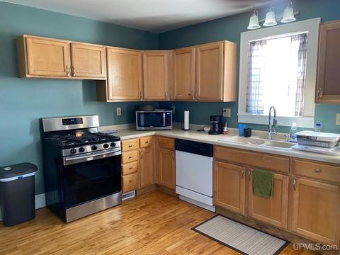 300 Gold, Ishpeming, MI 49849 photo 7