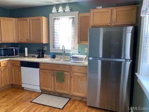 300 Gold, Ishpeming, MI 49849 photo 8