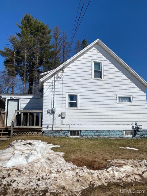 300 Gold, Ishpeming, MI 49849 photo 4