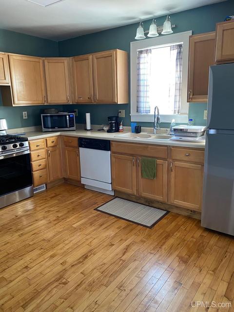 300 Gold, Ishpeming, MI 49849 photo 9