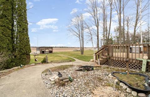 37 E Lakeshore Dr, Hope, MI 48628 photo 4