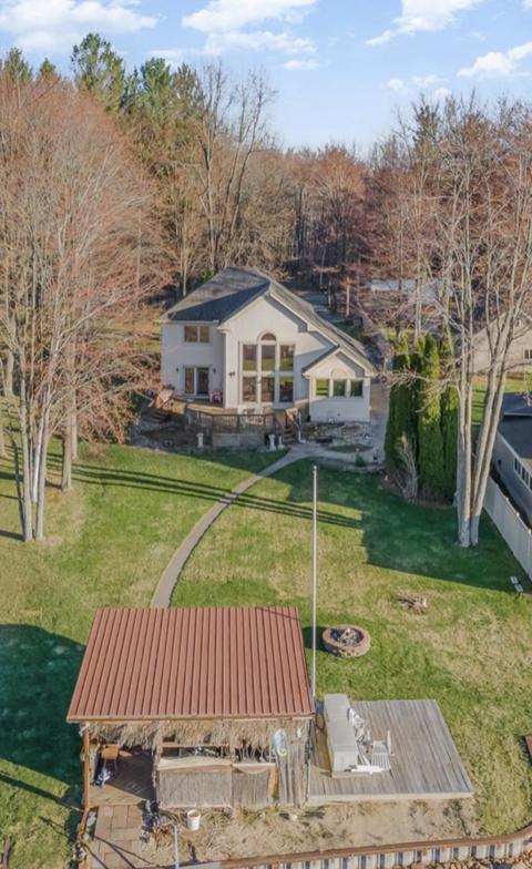 37 E Lakeshore Dr, Hope, MI 48628
