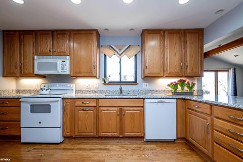 39461 N Blom, Harrison Township, MI 48045 photo 11