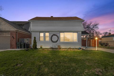 22131 Grand Lake St, Saint Clair Shores, MI 48080