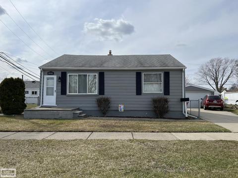 28441 Waverly St, Roseville, MI 48066